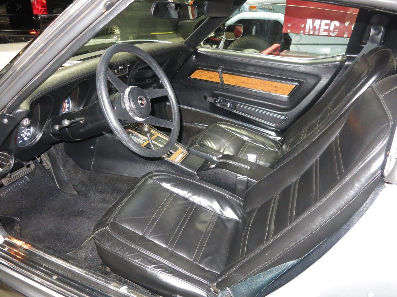 Chevrolet-Corvette-stingray-1976-Silver-Black-9