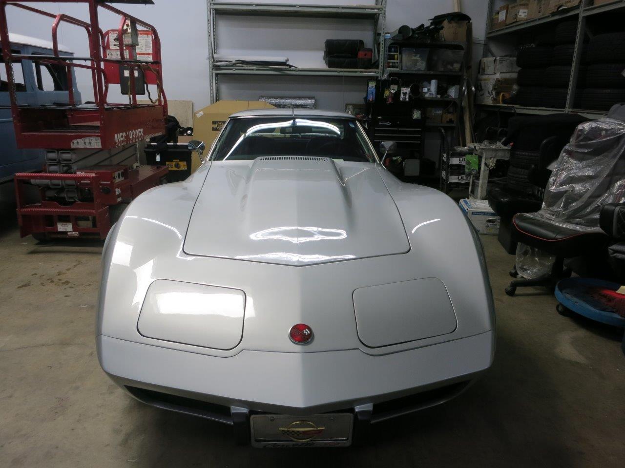 Chevrolet-Corvette-stingray-1976-Silver-Black