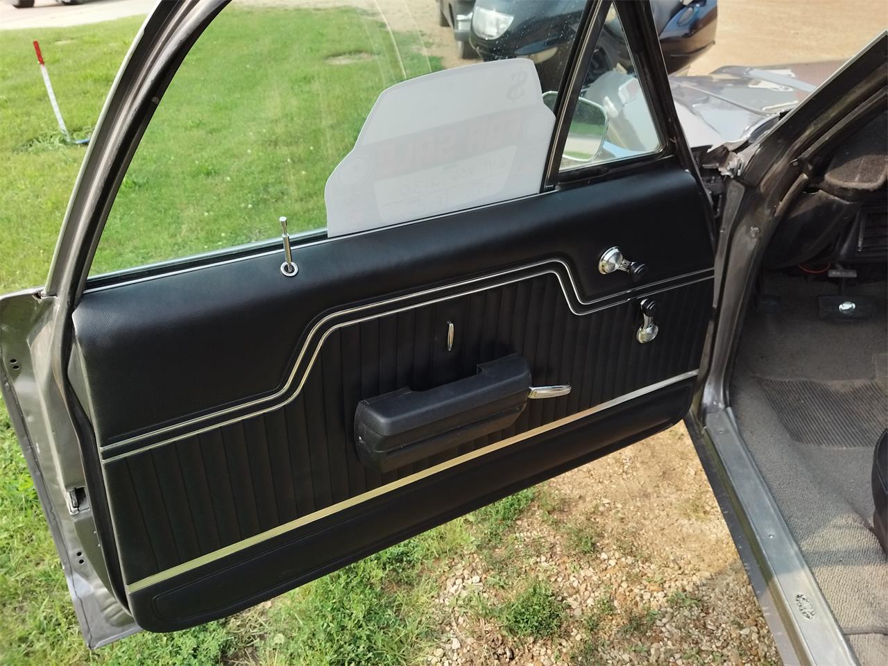 Chevrolet-El-camino-1972-SilverBlack-Black-13