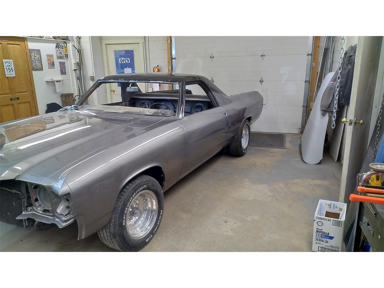 Chevrolet-El-camino-1972-SilverBlack-Black-3