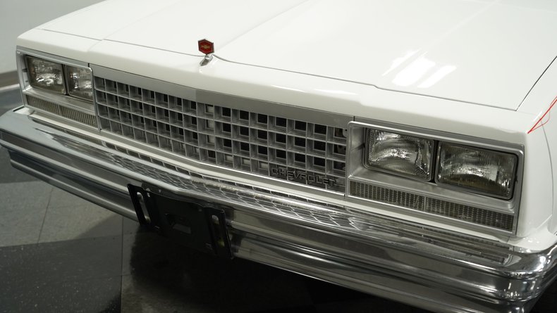 Chevrolet-El-camino-1984-White-Brown-23