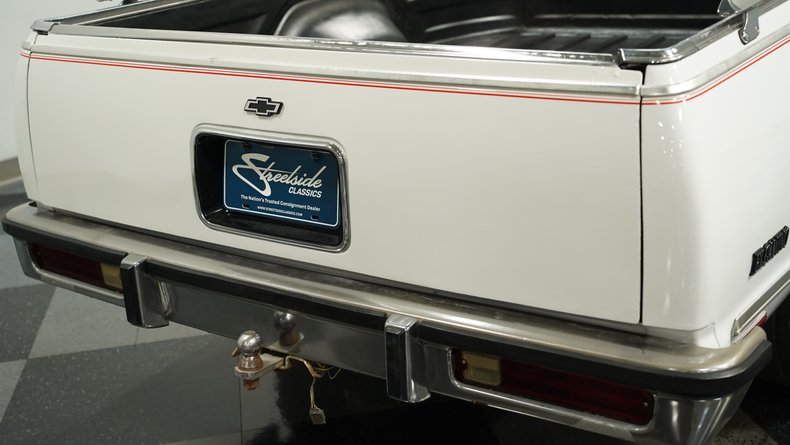 Chevrolet-El-camino-1984-White-Brown-30