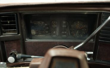 Chevrolet-El-camino-1984-White-Brown-40