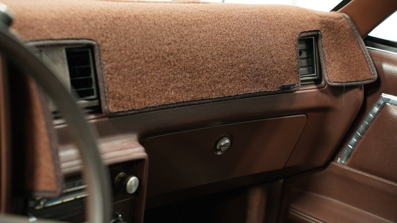 Chevrolet-El-camino-1984-White-Brown-42