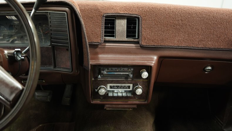 Chevrolet-El-camino-1984-White-Brown-44