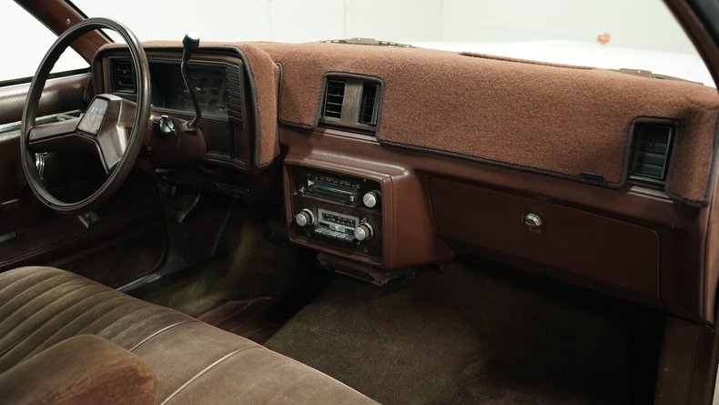 Chevrolet-El-camino-1984-White-Brown-47