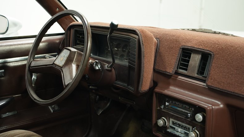 Chevrolet-El-camino-1984-White-Brown-48