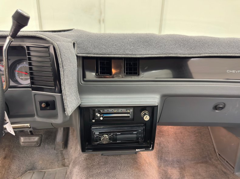Chevrolet-El-camino-1987-Silver-Gray-17
