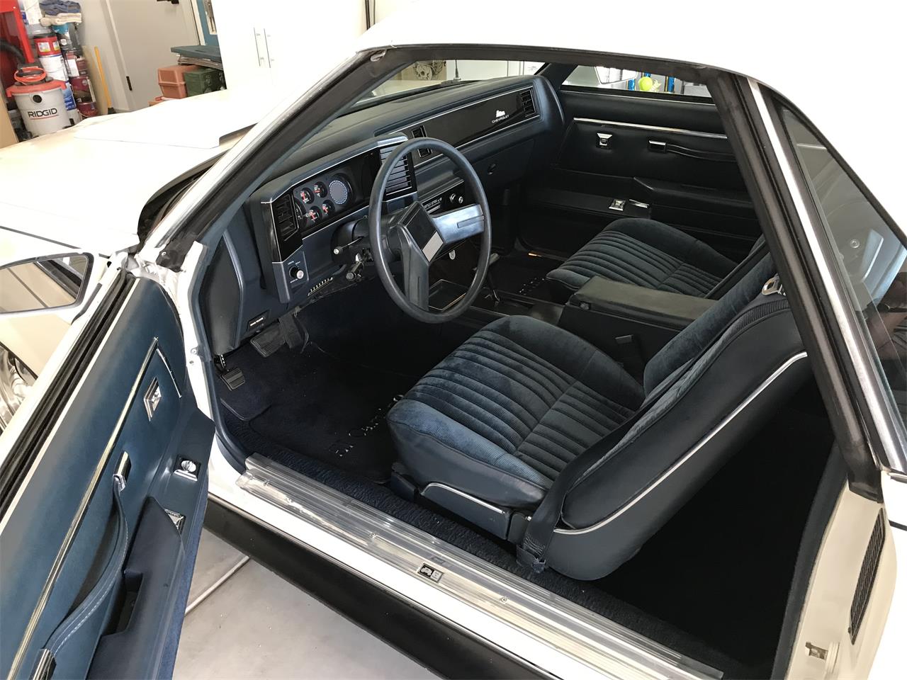 Chevrolet-El-camino-1987-White-Blue-1