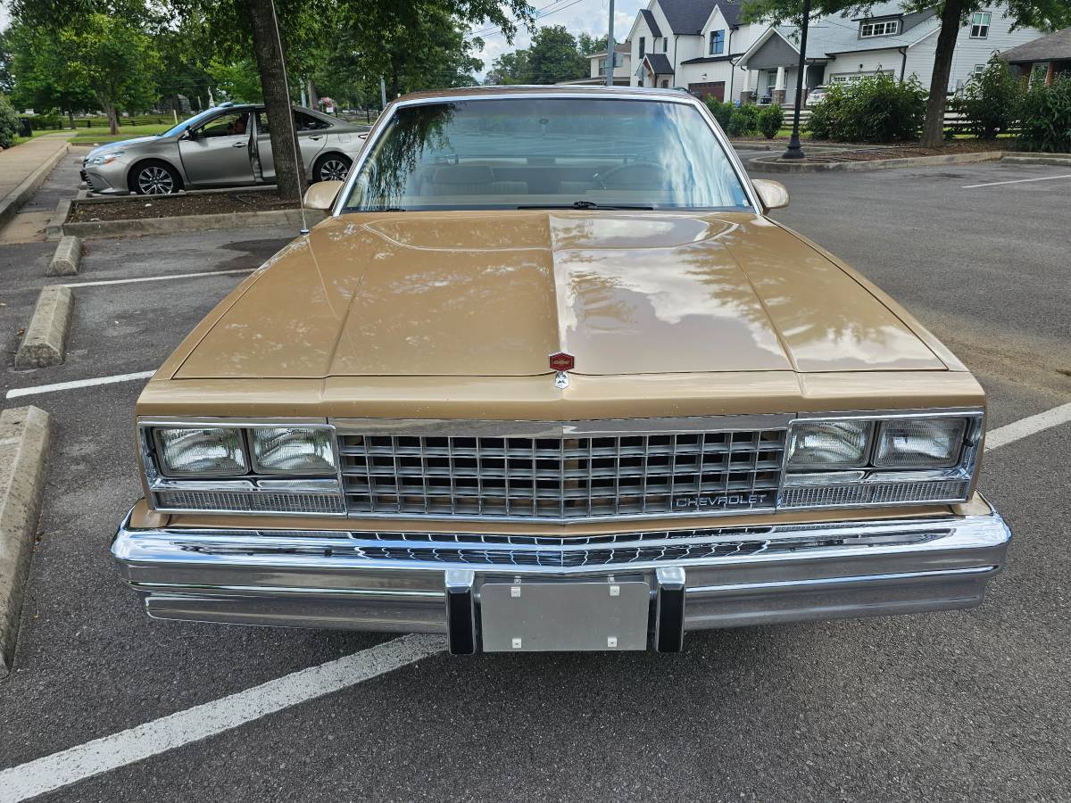 Chevrolet-El-camino-1987-brown-2