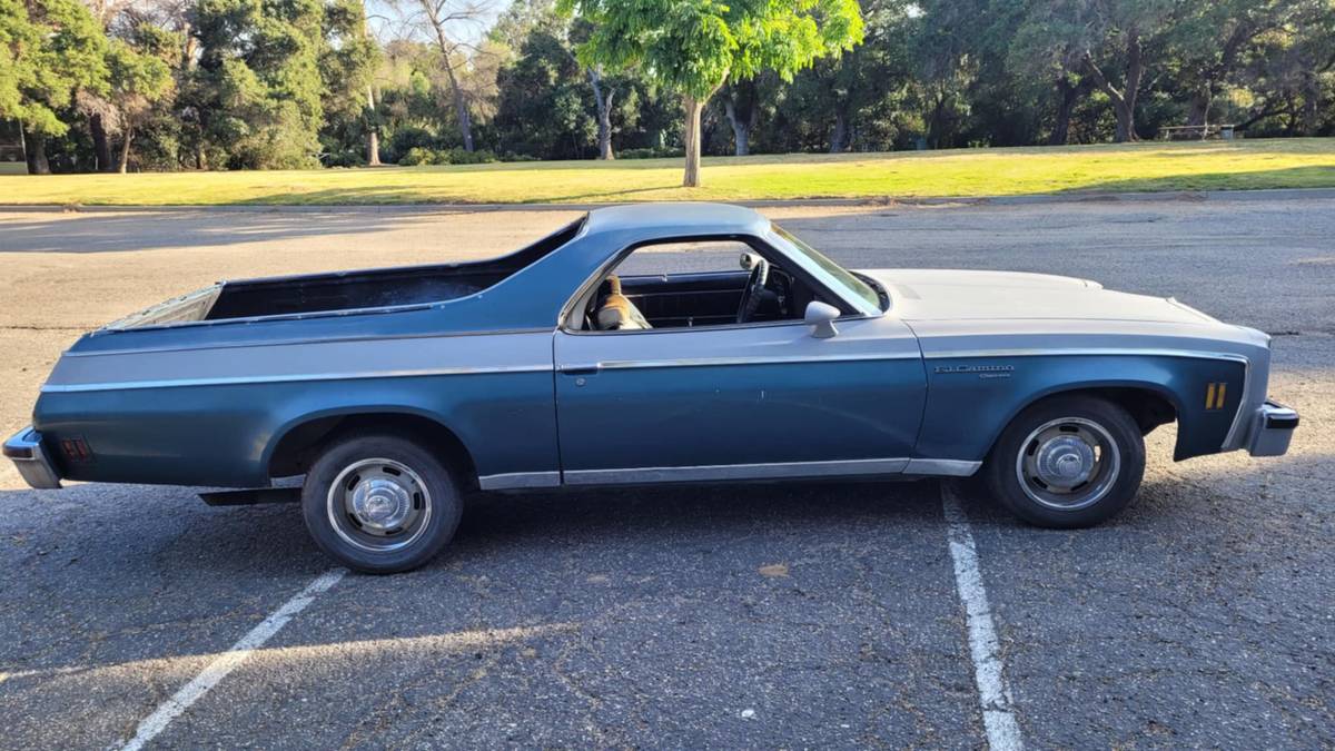 Chevrolet-El-camino-classic-1977-blue-3