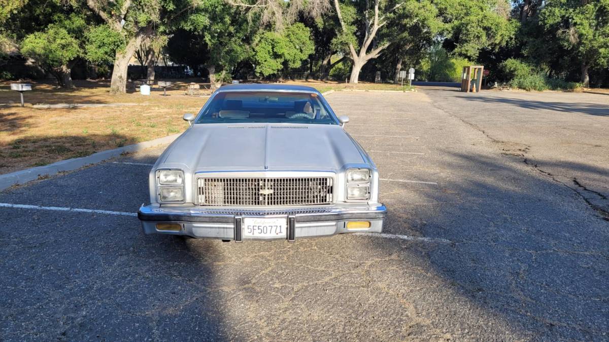 Chevrolet-El-camino-classic-1977-blue-9