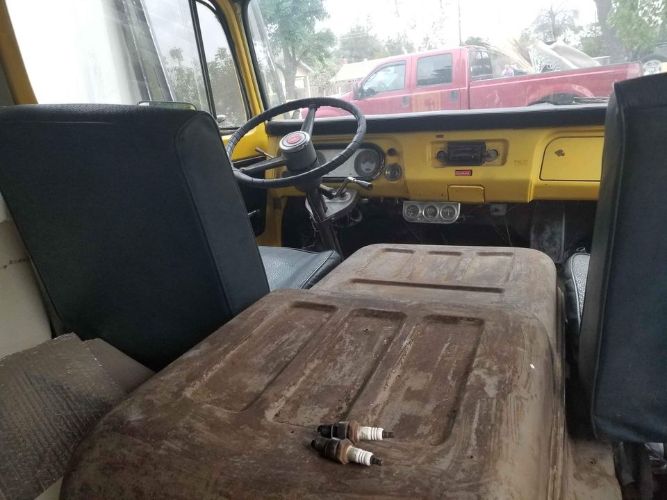 Chevrolet-G10-1968-Yellow-3