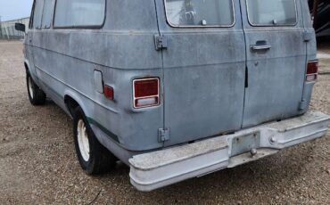 Chevrolet-G10-Van-1978-Standard-Passenger-Van-2