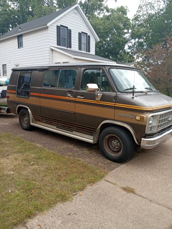 Chevrolet-G20-1982-brown-1
