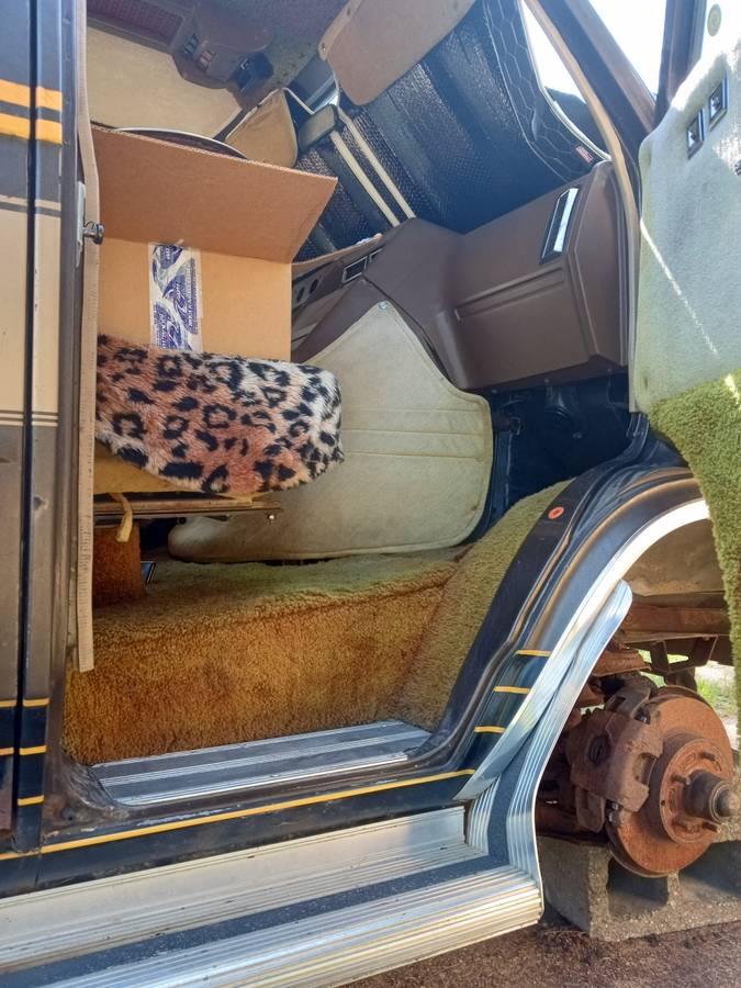 Chevrolet-G20-1982-brown-10