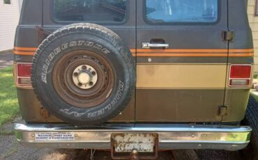 Chevrolet-G20-1982-brown-14