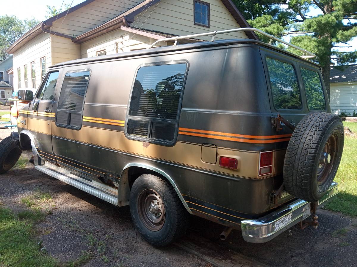 Chevrolet-G20-1982-brown-17