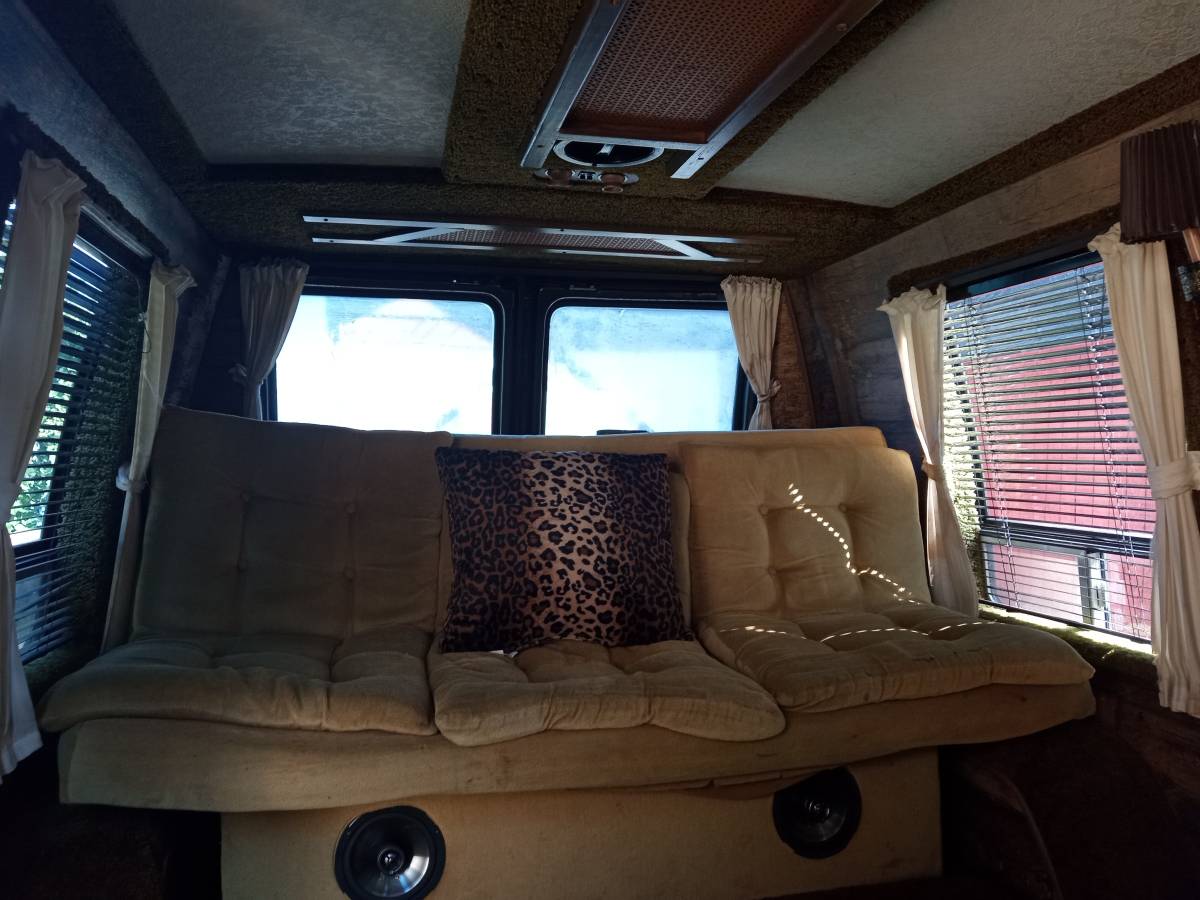 Chevrolet-G20-1982-brown-2