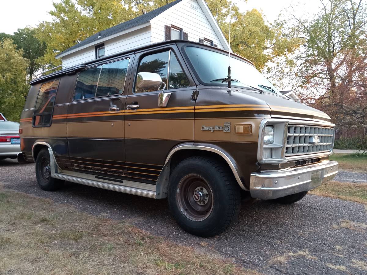 Chevrolet-G20-1982-brown