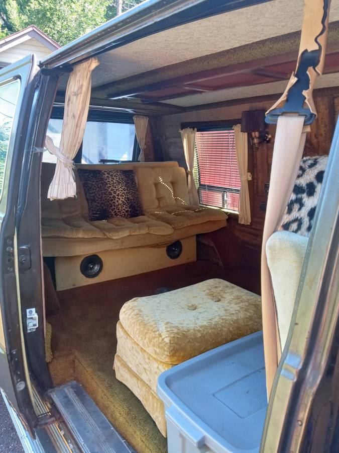 Chevrolet-G20-1982-brown-3