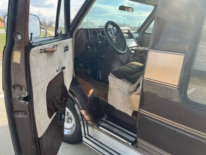 Chevrolet-G20-1984-BrownTan-BrownTan-15