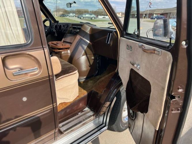 Chevrolet-G20-1984-BrownTan-BrownTan-18