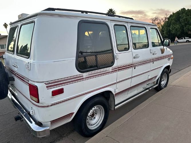 Chevrolet-G20-1992-White