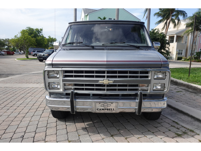 Chevrolet-G20-Van-1986-1