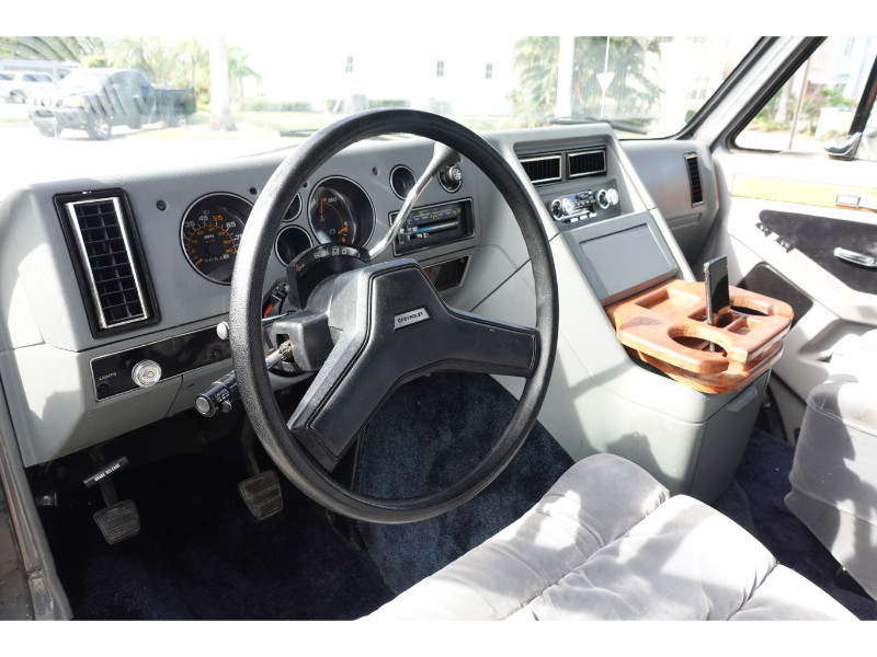 Chevrolet-G20-Van-1986-16
