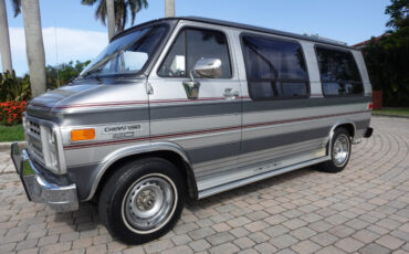 Chevrolet-G20-Van-1986-2