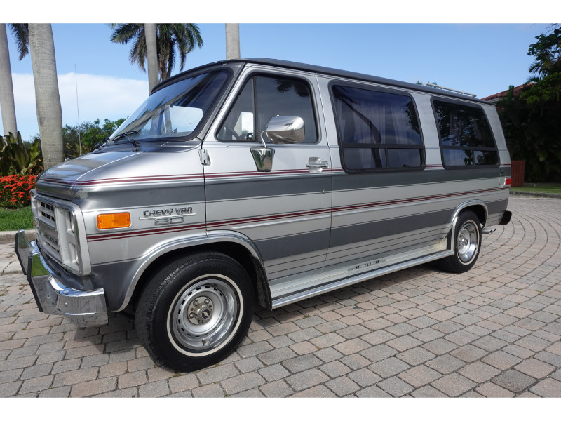 Chevrolet-G20-Van-1986-2