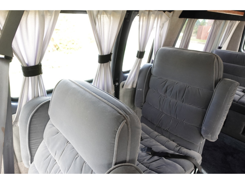 Chevrolet-G20-Van-1986-23