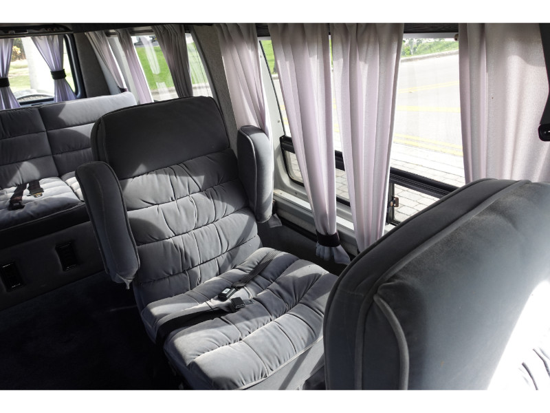 Chevrolet-G20-Van-1986-24