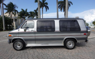 Chevrolet-G20-Van-1986-3