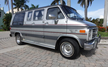 Chevrolet-G20-Van-1986