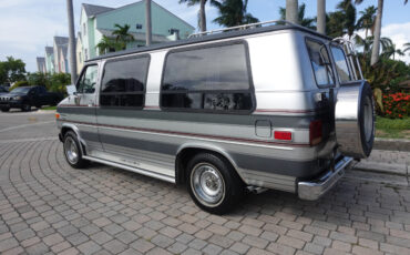 Chevrolet-G20-Van-1986-4