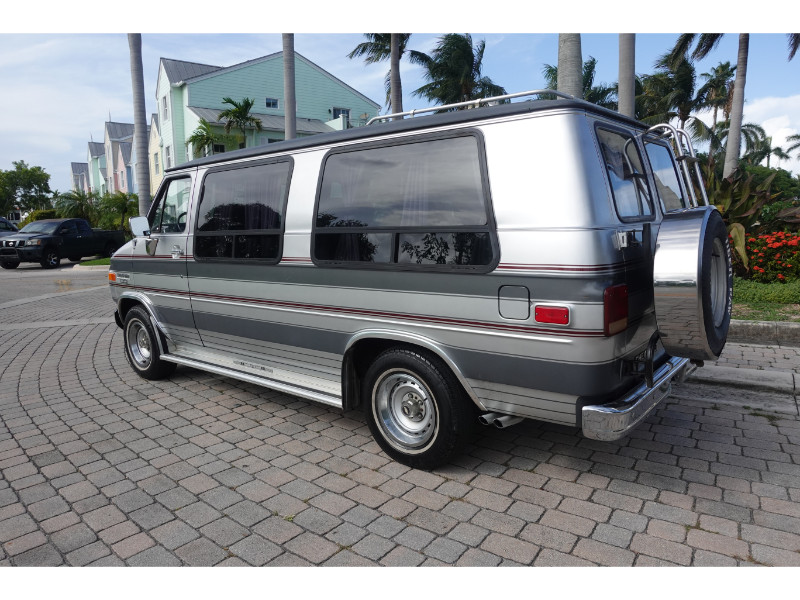 Chevrolet-G20-Van-1986-4