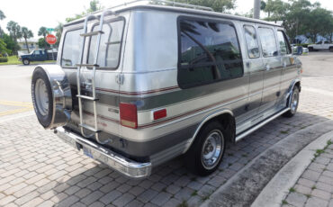 Chevrolet-G20-Van-1986-5