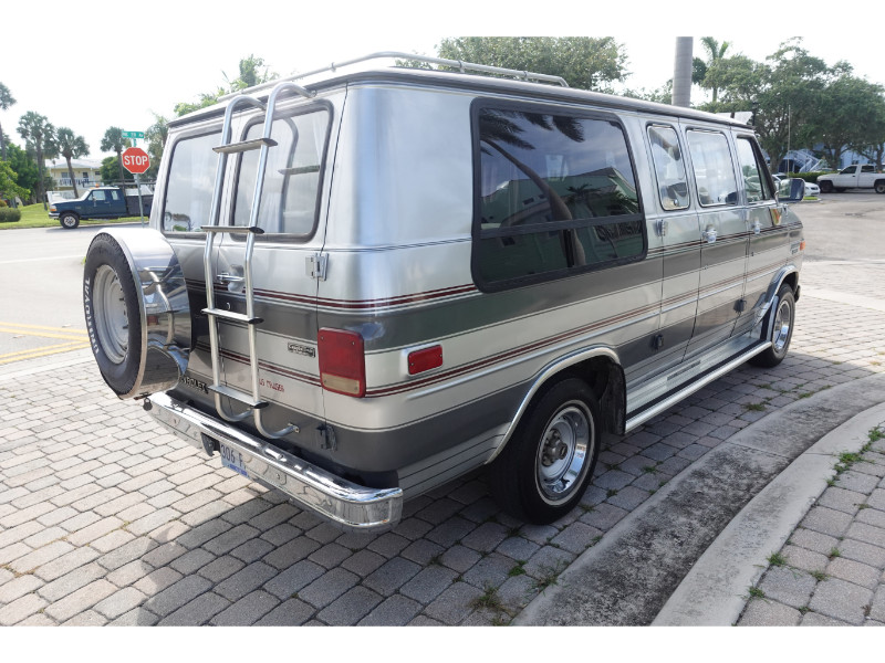 Chevrolet-G20-Van-1986-5