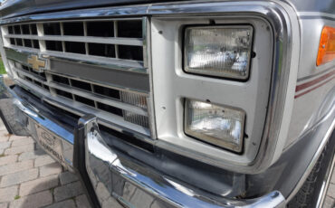 Chevrolet-G20-Van-1986-7