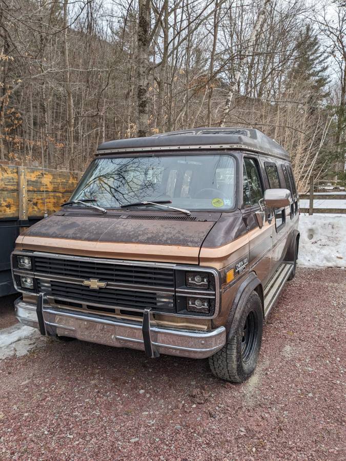 Chevrolet-G20-van-1984-brown-2