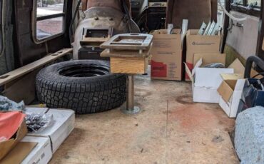 Chevrolet-G20-van-1984-brown-3