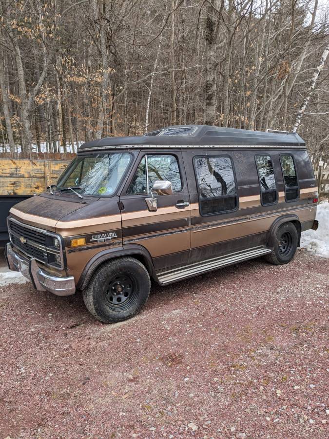 Chevrolet-G20-van-1984-brown-4