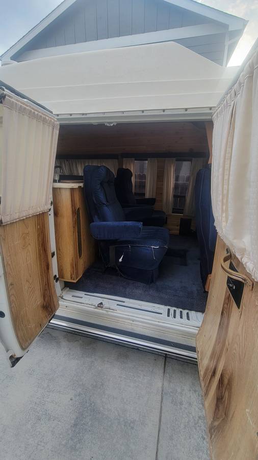 Chevrolet-G20-van-1988-white-11