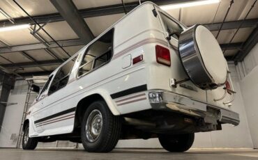 Chevrolet-G20-van-1992-Frost-White-Garnet-1