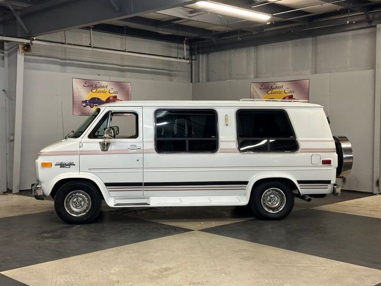 Chevrolet-G20-van-1992-Frost-White-Garnet-10