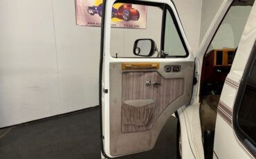 Chevrolet-G20-van-1992-Frost-White-Garnet-11