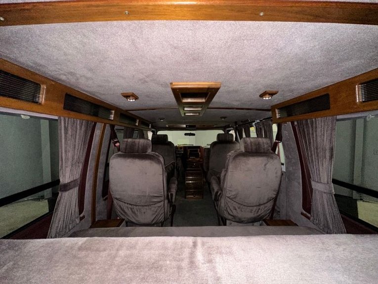 Chevrolet-G20-van-1992-Frost-White-Garnet-13