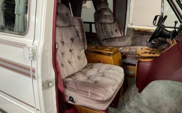 Chevrolet-G20-van-1992-Frost-White-Garnet-17